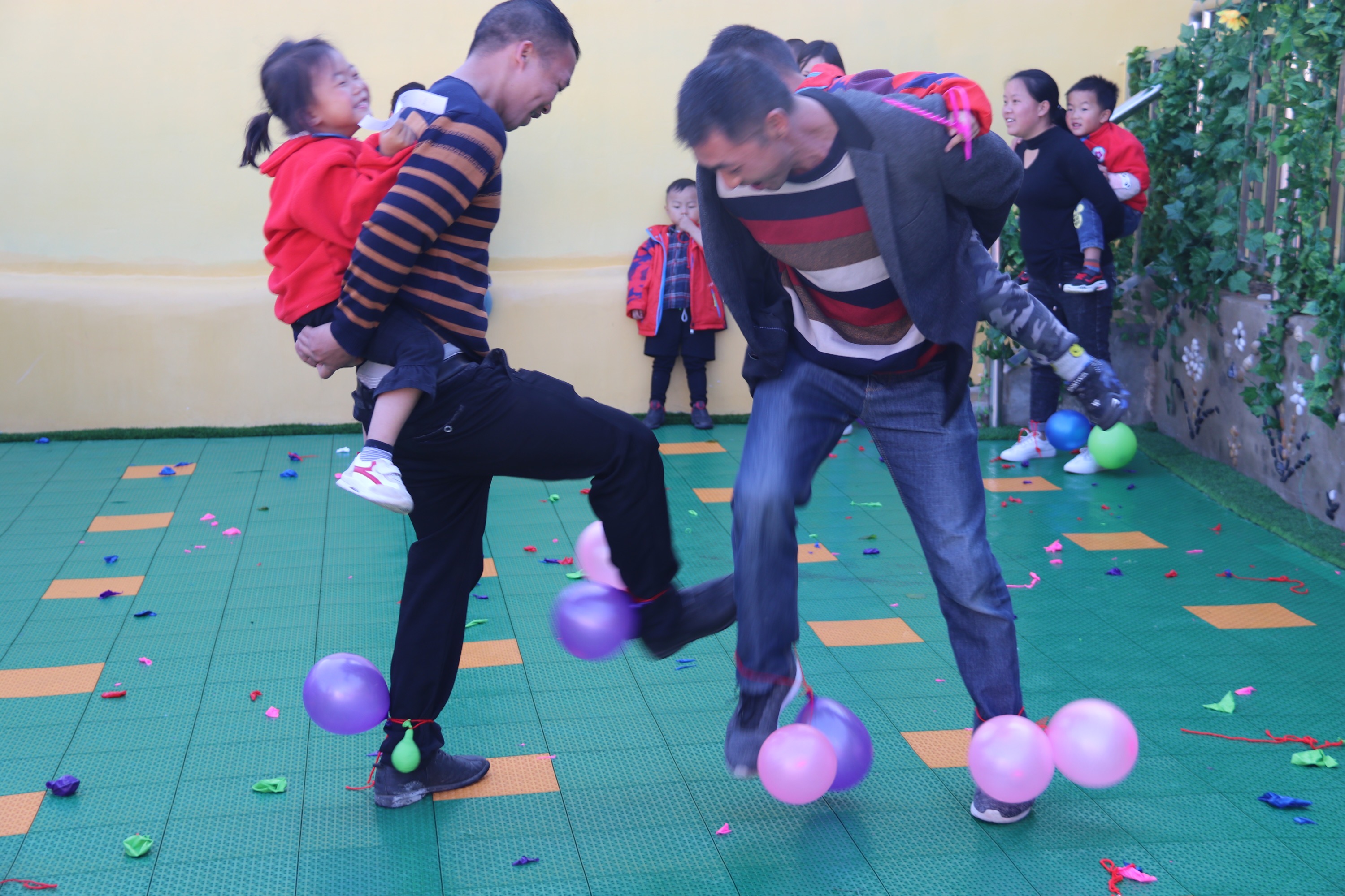踩气球，小学三年级体育游戏