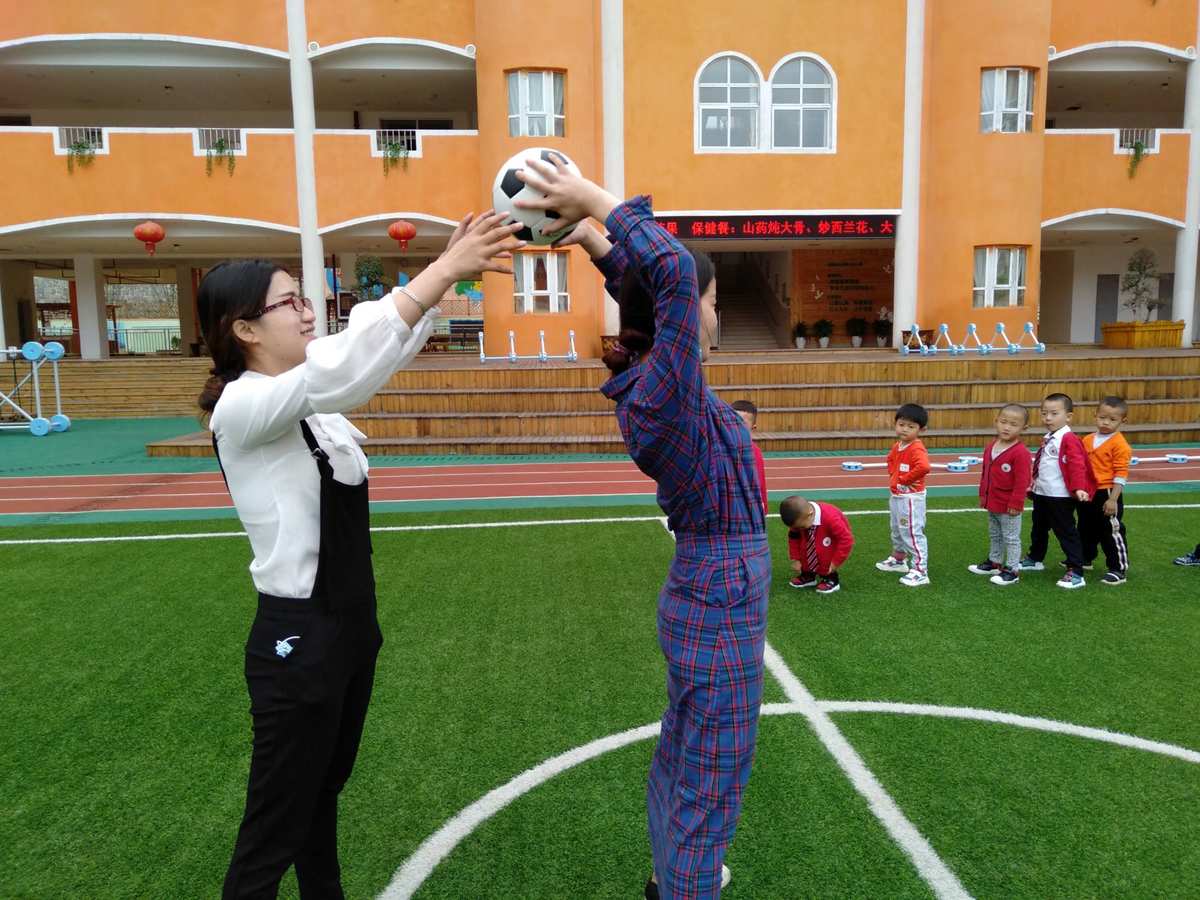 接球游戏教案_接球游戏_团建接球游戏