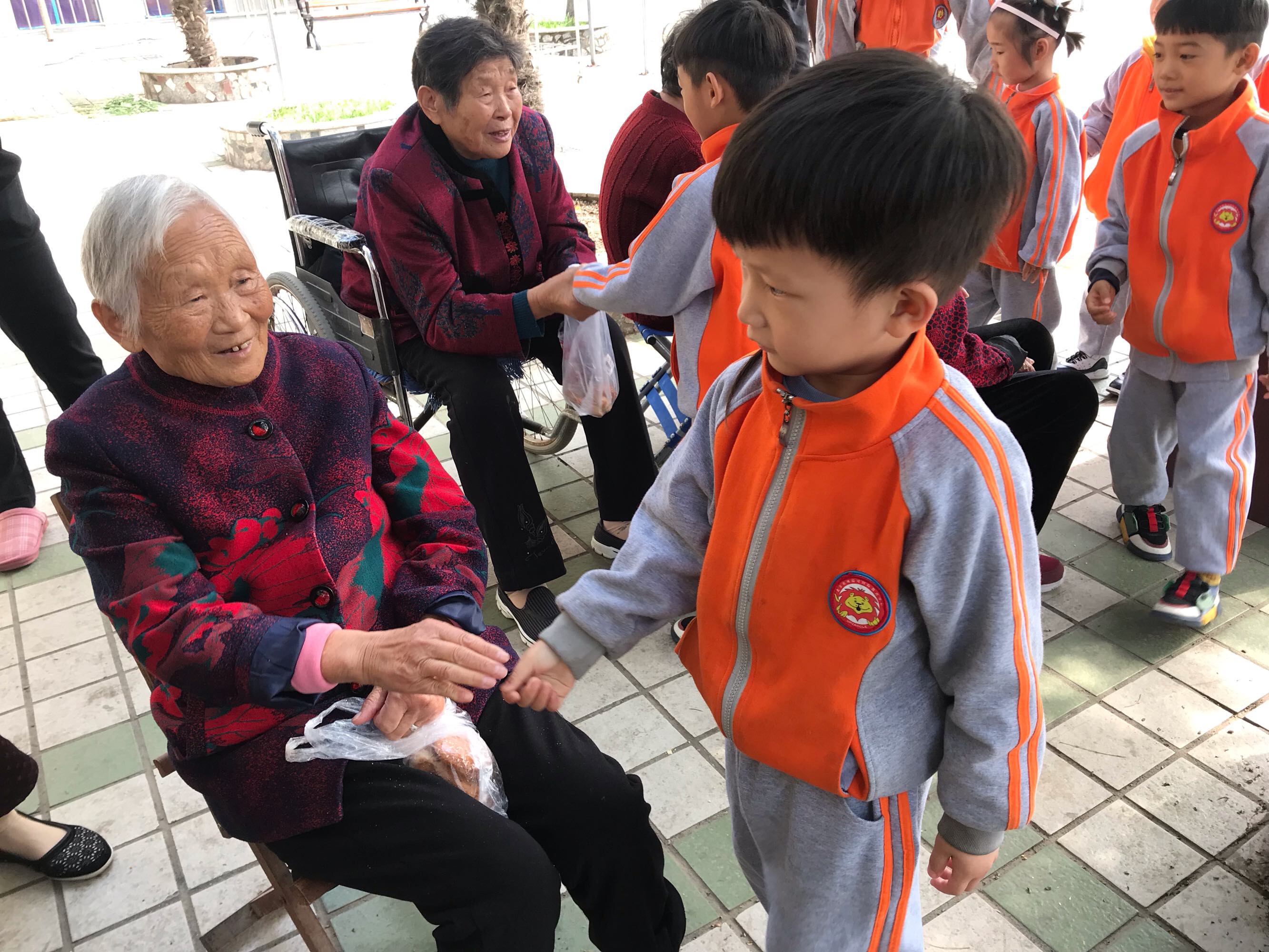 奶奶的真实面貌，感人至深！