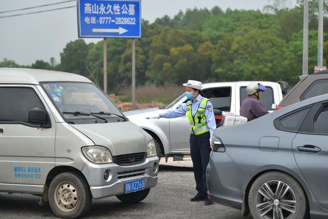 警察车队_沈北交通队警车图片_沈师大沈北附属学校