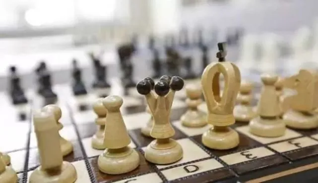 以下哪个成语经常用来形容_下列哪个成语是用来形容_形容可以使用的成语