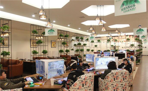 沉迷于网吧模拟器2：免费下载中文版带来的无尽乐趣