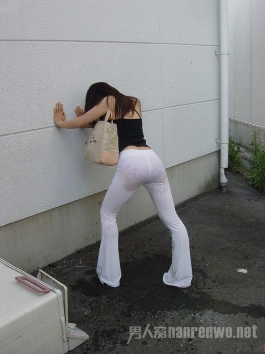 美女尿了_美女尿图_美女卖尿