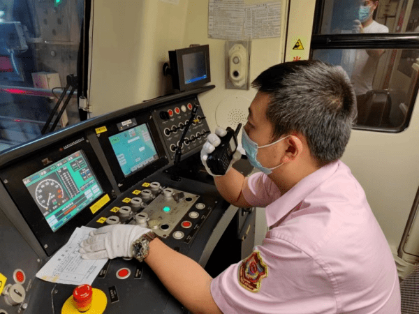 亲身体验！揭秘列车模拟驾驶的神秘过程