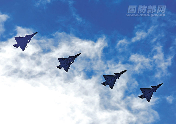 皇牌空战：身临其境的飞行乐趣与惊险刺激的空中战斗