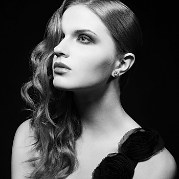 头像霸气超拽女生_又酷又拽的女生头像霸气_头像霸气拽酷女生图片