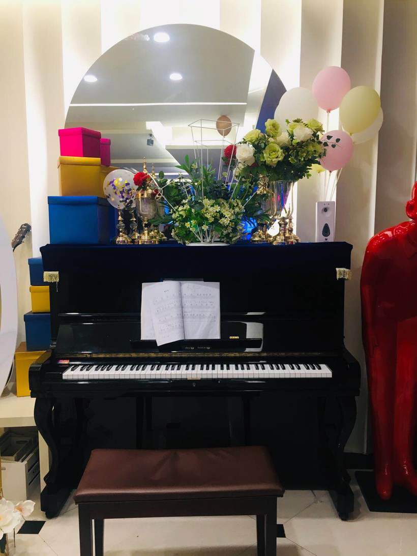 弹钢琴的游戏手机_钢琴弹手机游戏怎么玩_钢琴弹手机游戏怎么弹