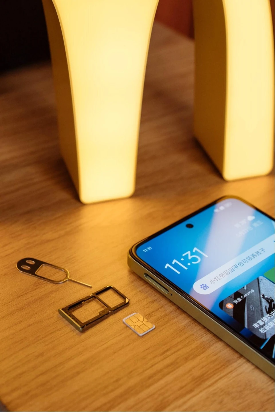 oppo 旗舰游戏手机-Oppo 旗舰游戏手机：外观酷炫，性