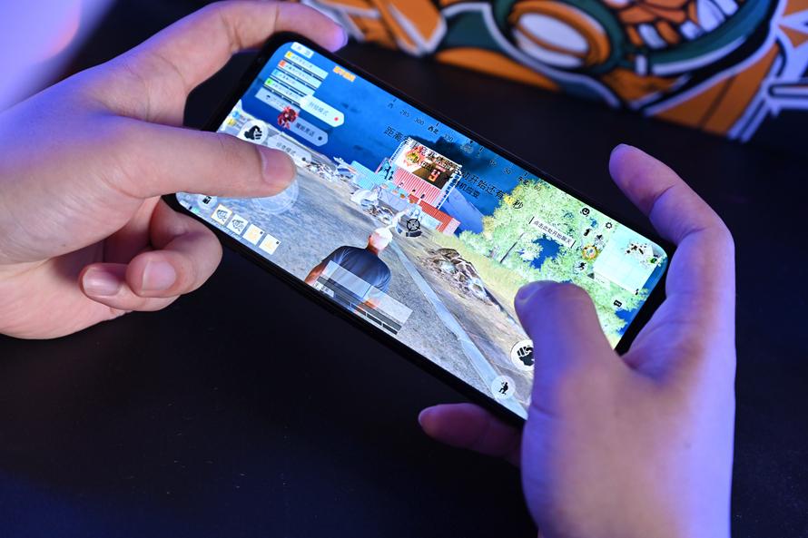 手机玩游戏机游戏_智能手机玩游戏_y76s手机玩游戏怎么样