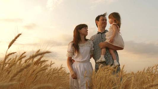 教案宝宝爸爸玩手机游戏怎么写_爸爸和宝宝玩手机游戏教案_爸爸陪孩子玩手机游戏