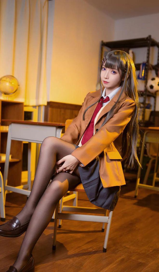 古贺朋绘：青春猪头少年不会梦到兔女郎学姐中的青春代言人
