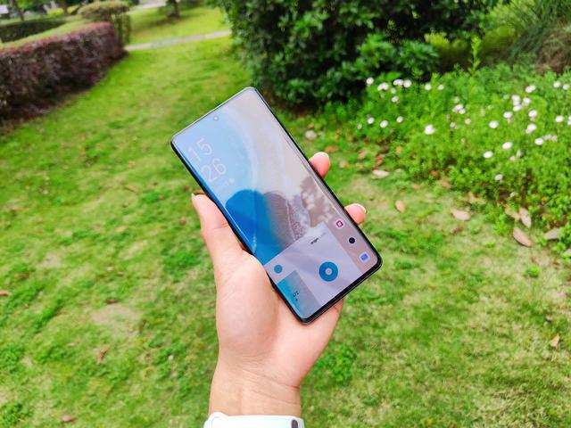 女生玩的手机游戏排行榜_打游戏手机多少寸合适女生_女生适合打的游戏