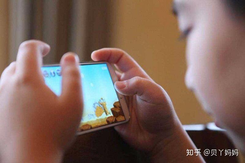 沉迷游戏手机_沉迷手机游戏的危害有哪些_沉迷手机游戏的危害