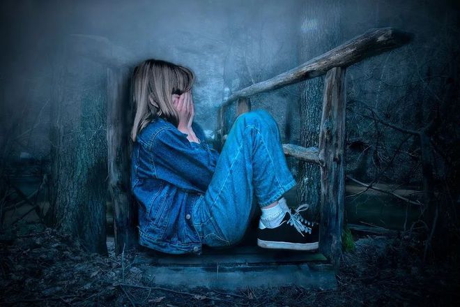 半夜可以玩手机游戏吗女生_女孩子玩手机游戏_半夜女生玩手机游戏可以骂她吗