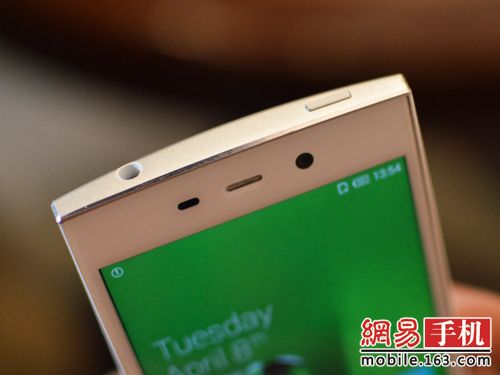 IUNI手机游戏手柄-IUNI 手机游戏手柄：小巧酷炫，舒适
