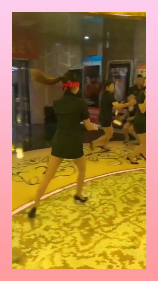 妇女玩的游戏,妇女节趣味游戏活动精彩瞬间回顾”